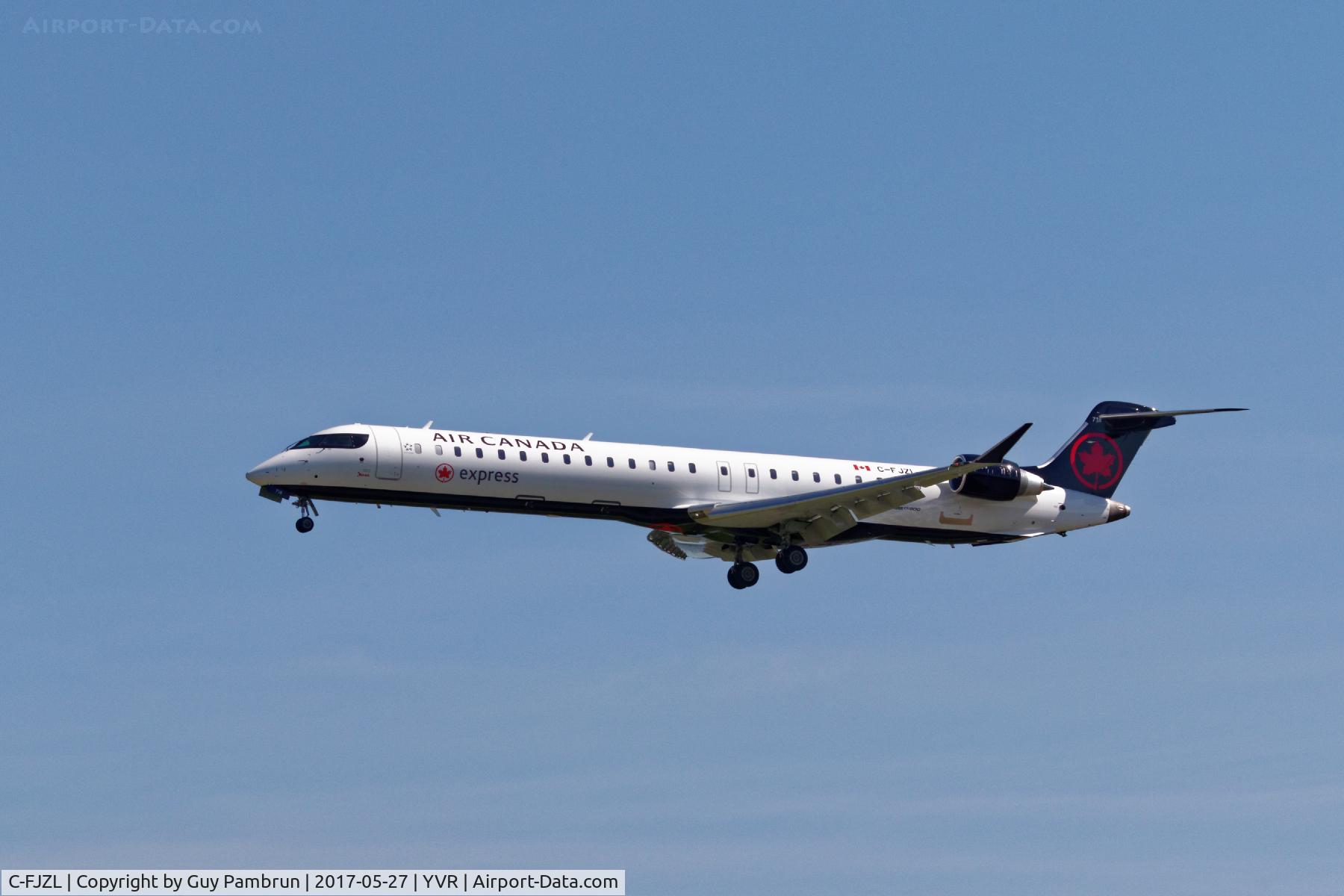 C-FJZL, 2016 Bombardier CRJ-900 (CL-600-2D24) C/N 15421, Landing