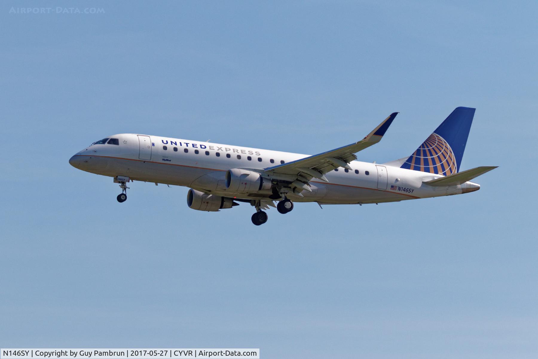 N146SY, 2015 Embraer 175LR (ERJ-170-200LR) C/N 17000491, Landing
