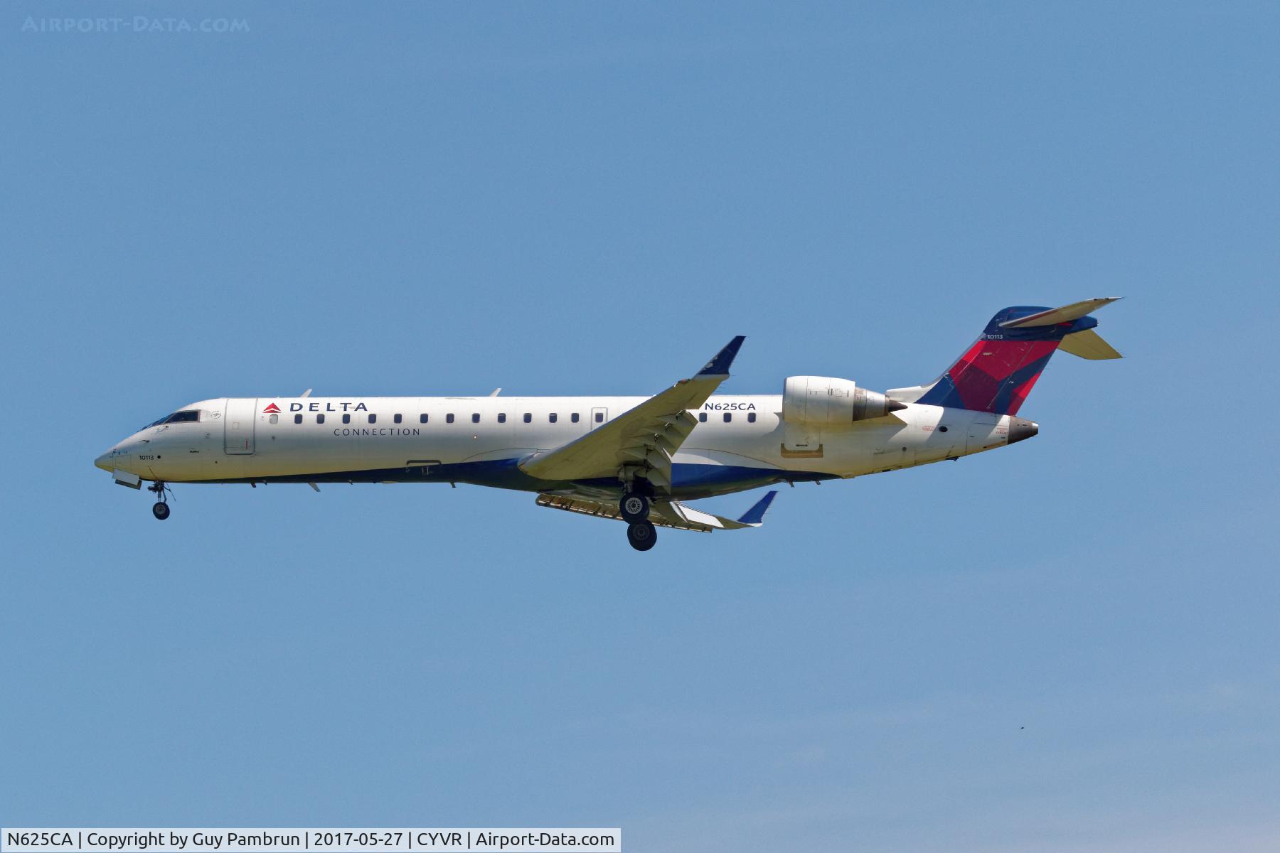 N625CA, 2003 Bombardier CRJ-700 (CL-600-2C10) Regional Jet C/N 10113, Landing