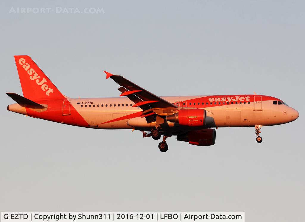 G-EZTD, 2009 Airbus A320-214 C/N 3909, Landing rwy 14R in new c/s