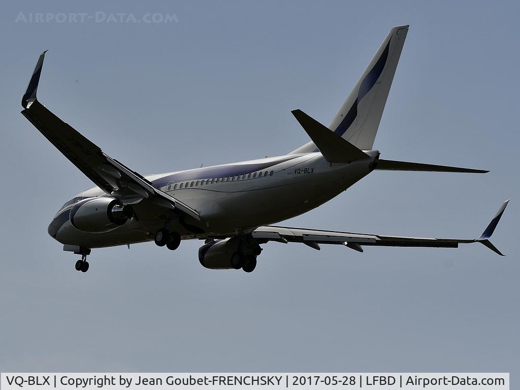VQ-BLX, 1999 Boeing 737-85P C/N 28384, Gama Aviation (UK) from Milan landing runway 23