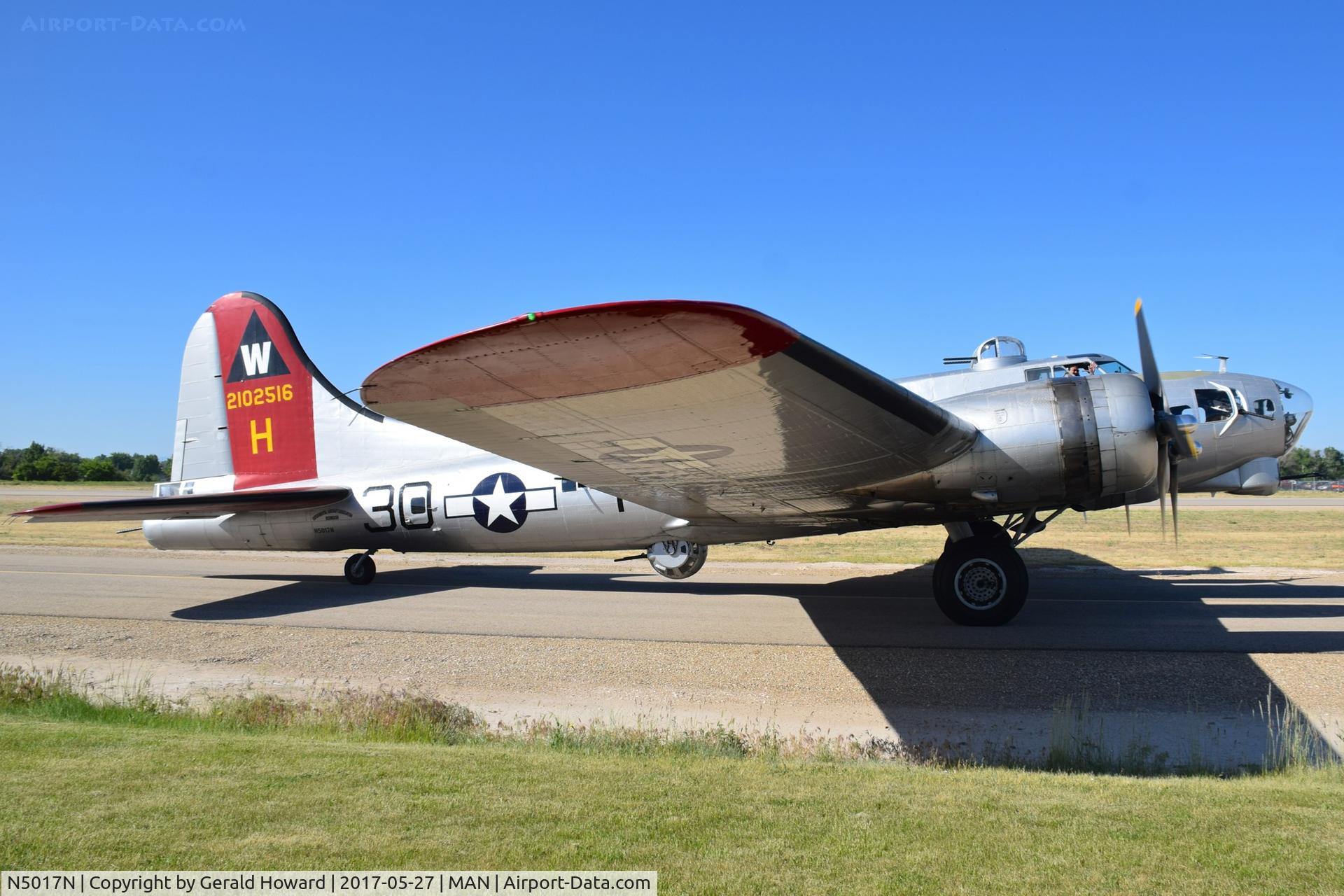 N5017N, 1944 Lockheed/Vega (Boeing) B-17G-105-VE Flying Fortress C/N 8649, Taxiing on Alpha.