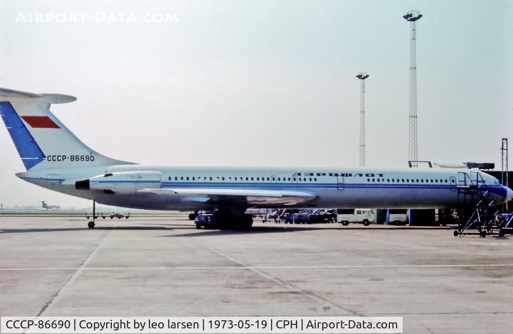 CCCP-86690, Ilyushin IL-62 C/N 11002, Copenhagen 19.5.1973