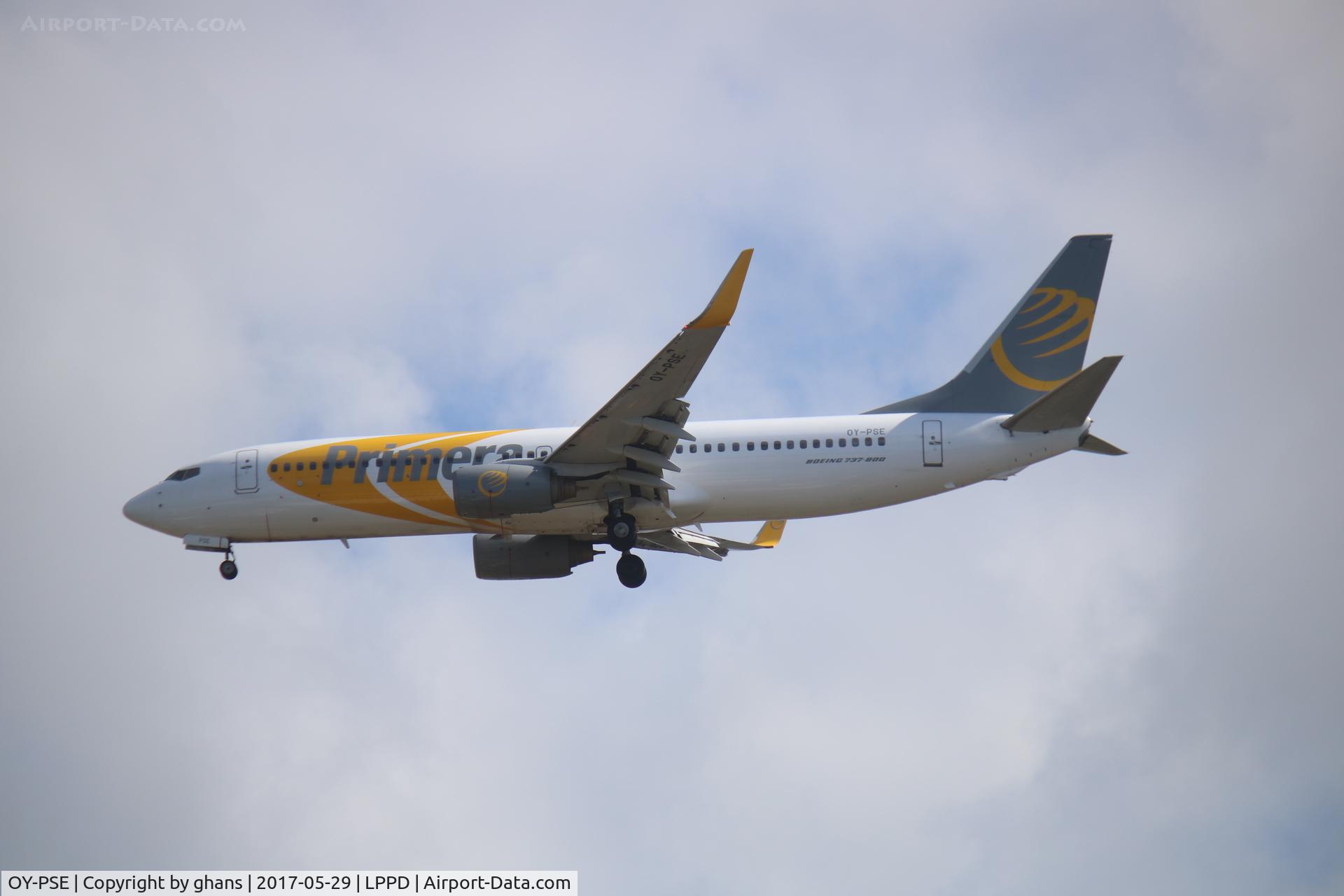 OY-PSE, 2000 Boeing 737-809 C/N 30664, Short final rw30