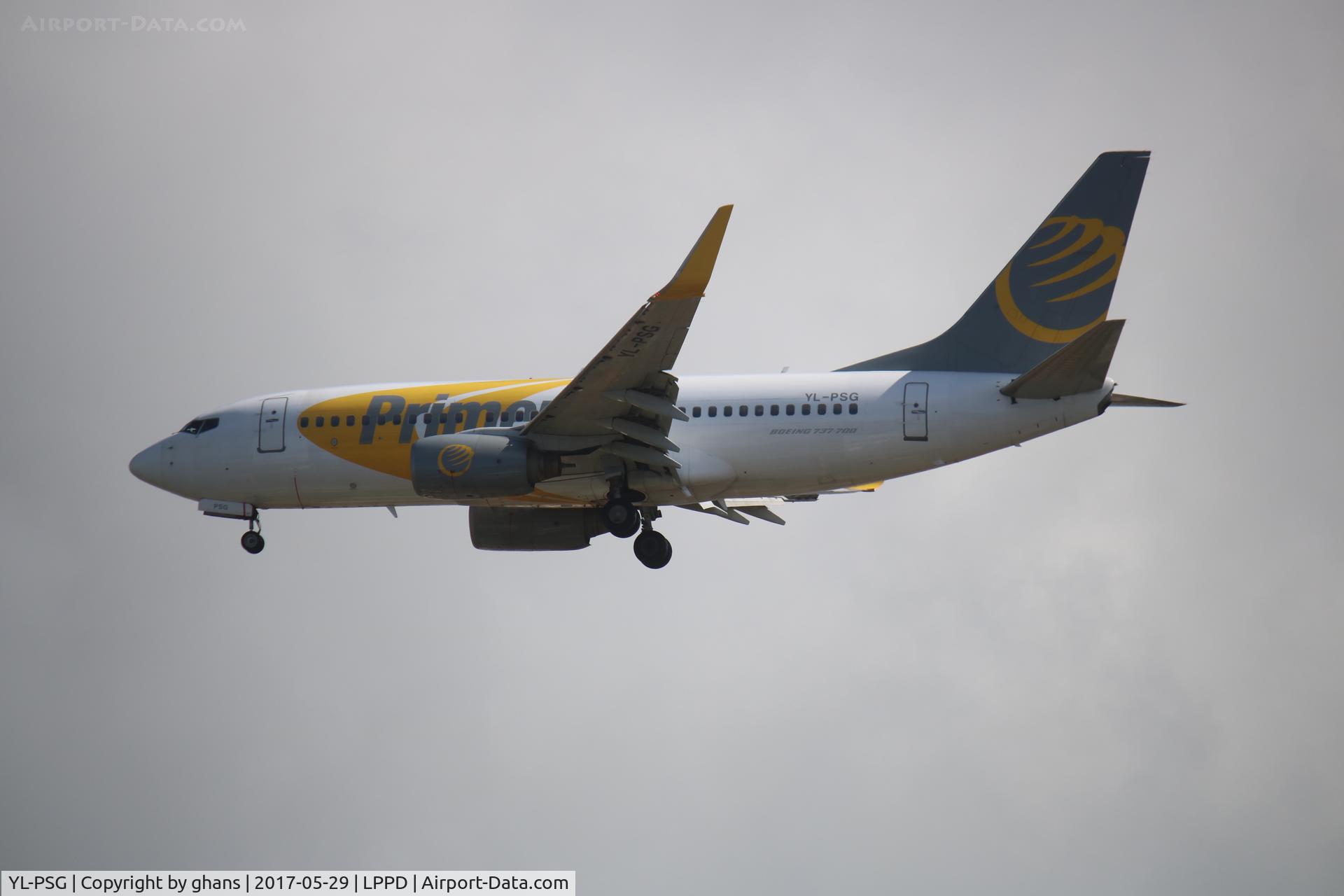 YL-PSG, 2001 Boeing 737-7BX C/N 30743, Short final
