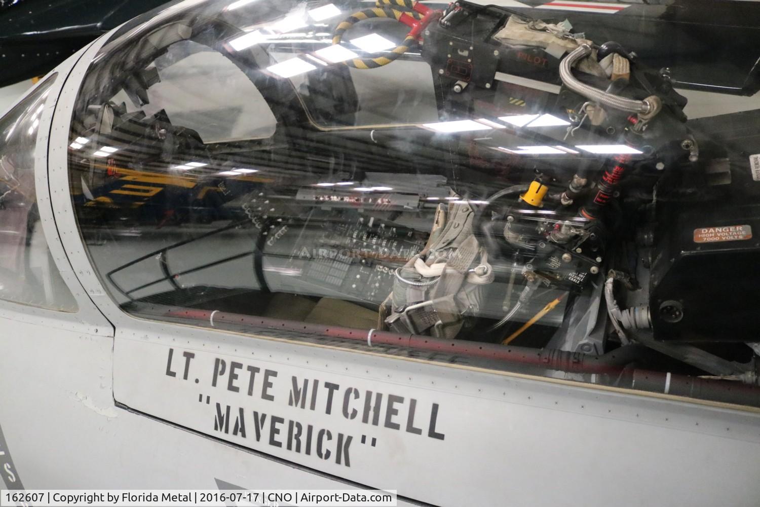 162607, Grumman F-14A Tomcat C/N 529, Cockpit section of F-14A with a couple 