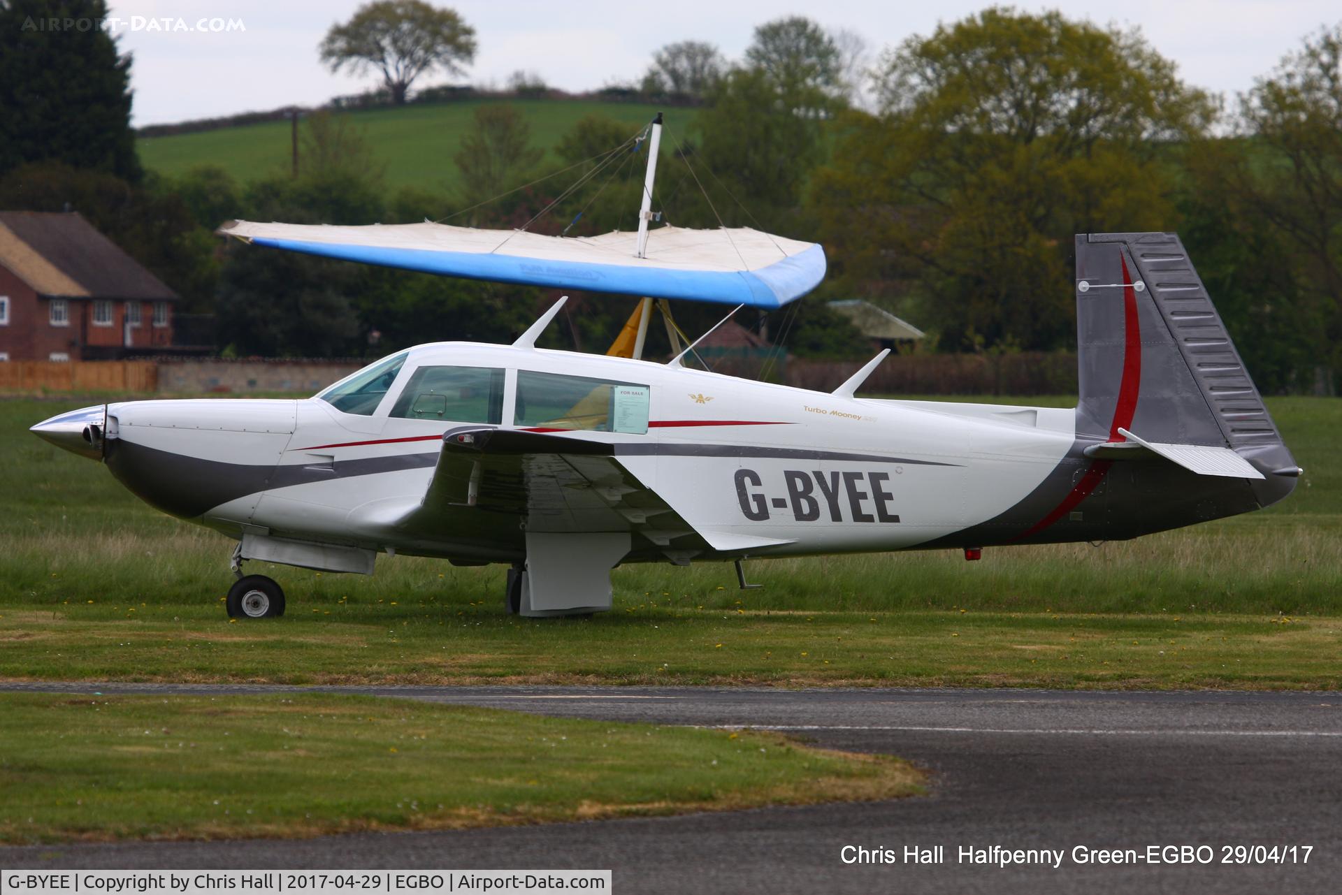 G-BYEE, 1980 Mooney M20K C/N 25-0282, at the Radial & Trainer fly-in