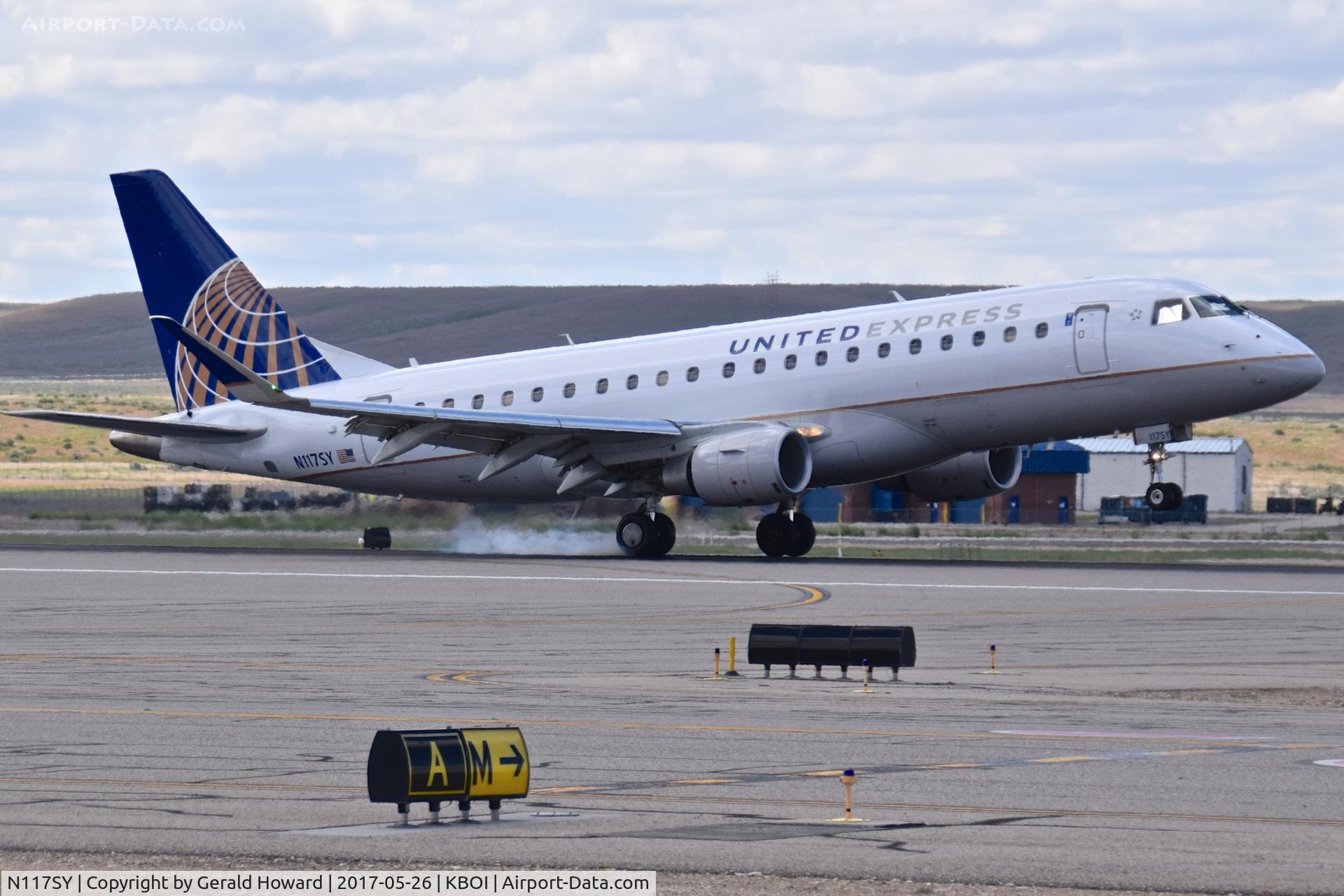 N117SY, 2014 Embraer 175LR (ERJ-170-200LR) C/N 17000416, Landing RWY 28R.