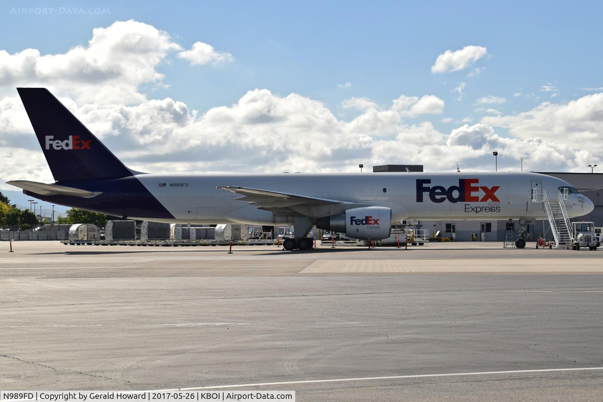 N989FD, 1997 Boeing 757-231 C/N 28480, Parked on the FedEx ramp.