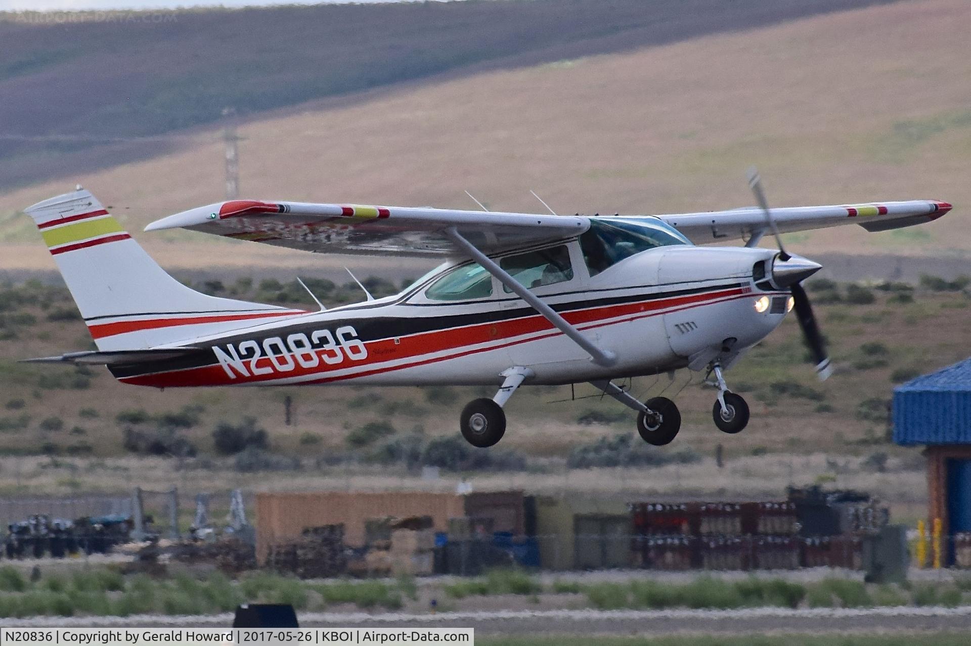 N20836, 1972 Cessna 182P Skylane C/N 18261243, Take off from RWY 28R.
