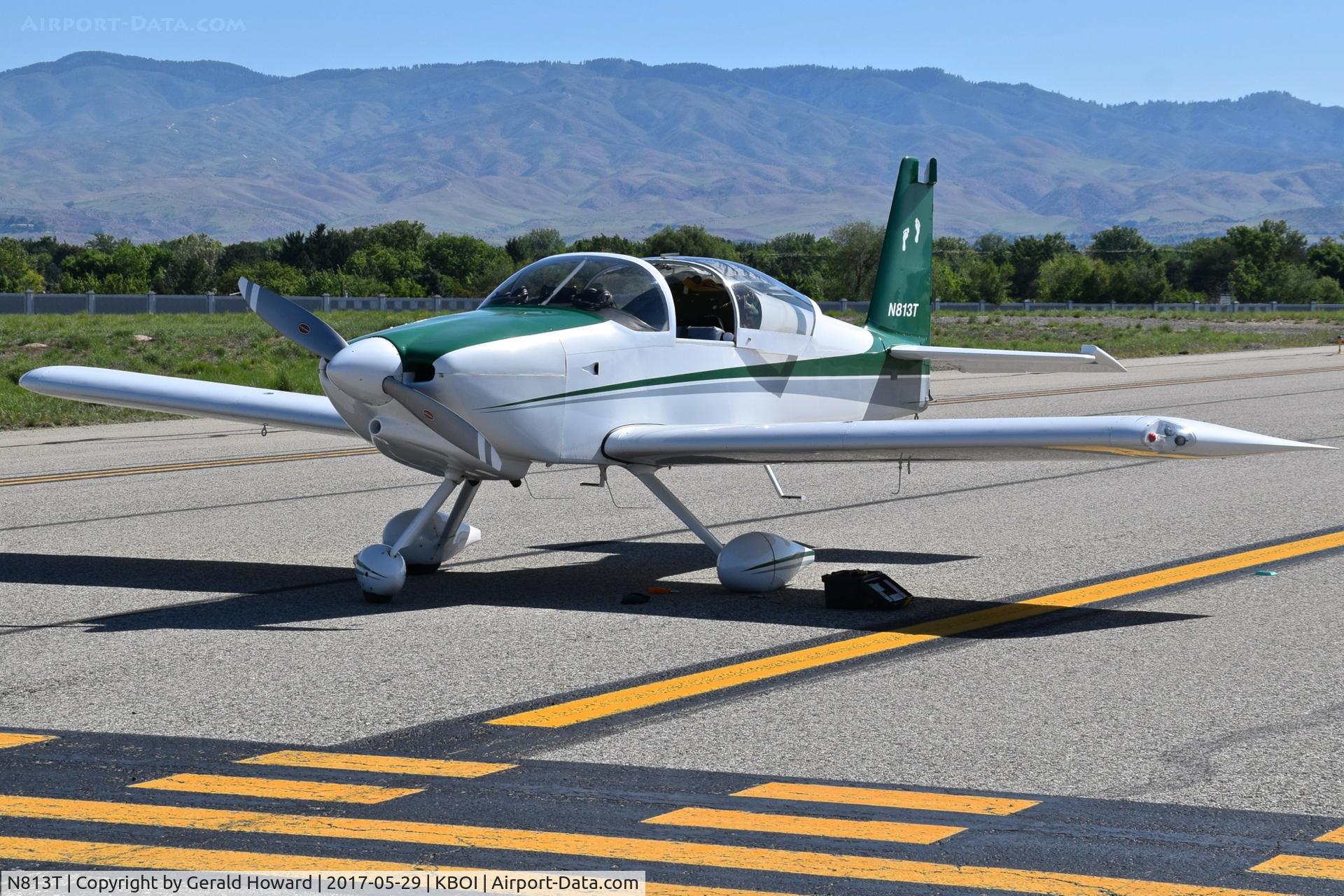 N813T, 2006 Vans RV-7A C/N 72680, Stopped on Taxiway Juliet in-between the runways with a flat tire.