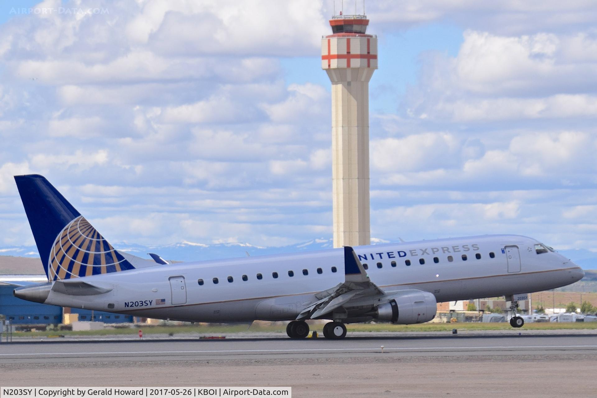 N203SY, 2016 Embraer 175LR (ERJ-170-200LR) C/N 17000625, Landing RWY 28R.