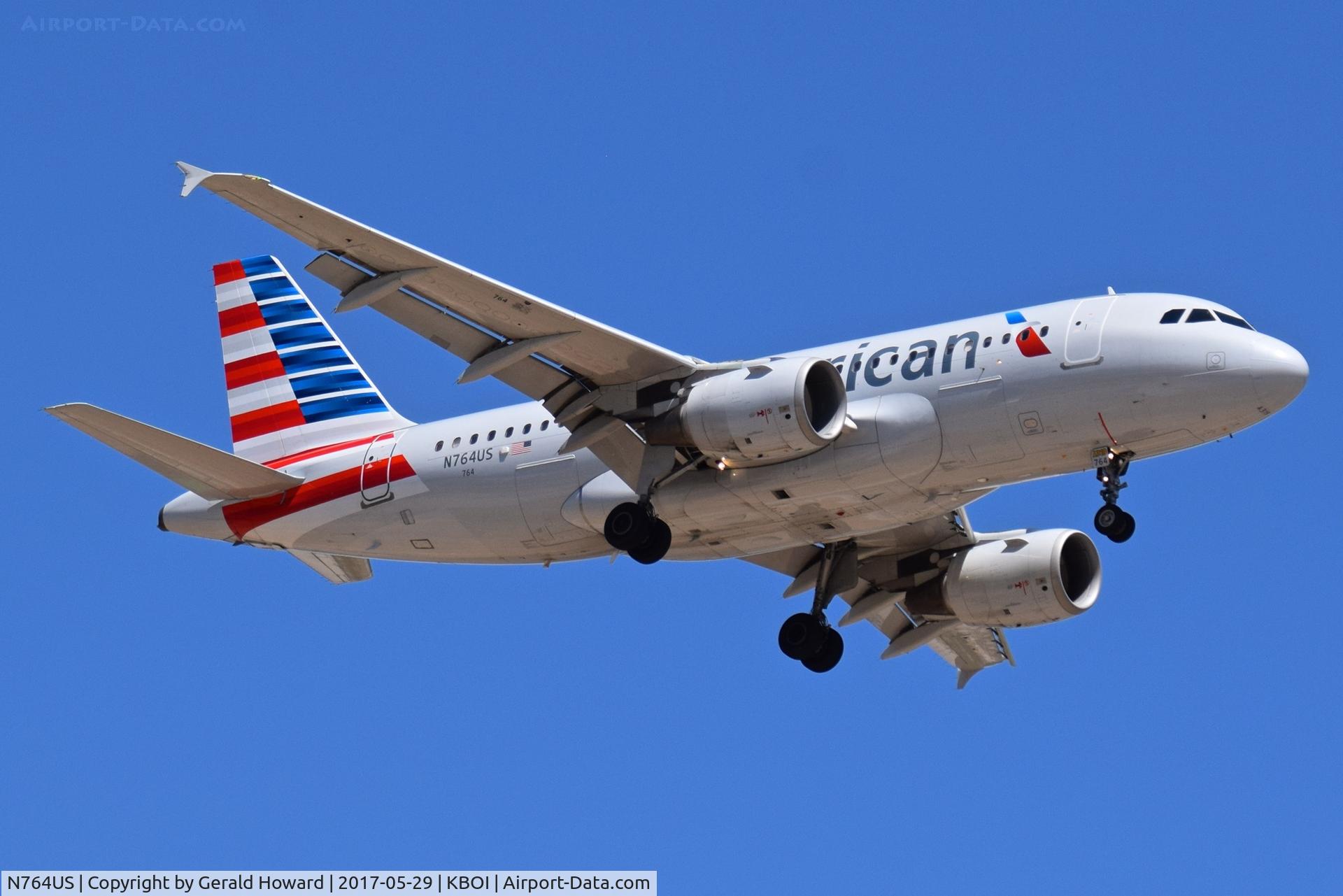 N764US, 2000 Airbus A319-112 C/N 1369, On final for RWY 10L.