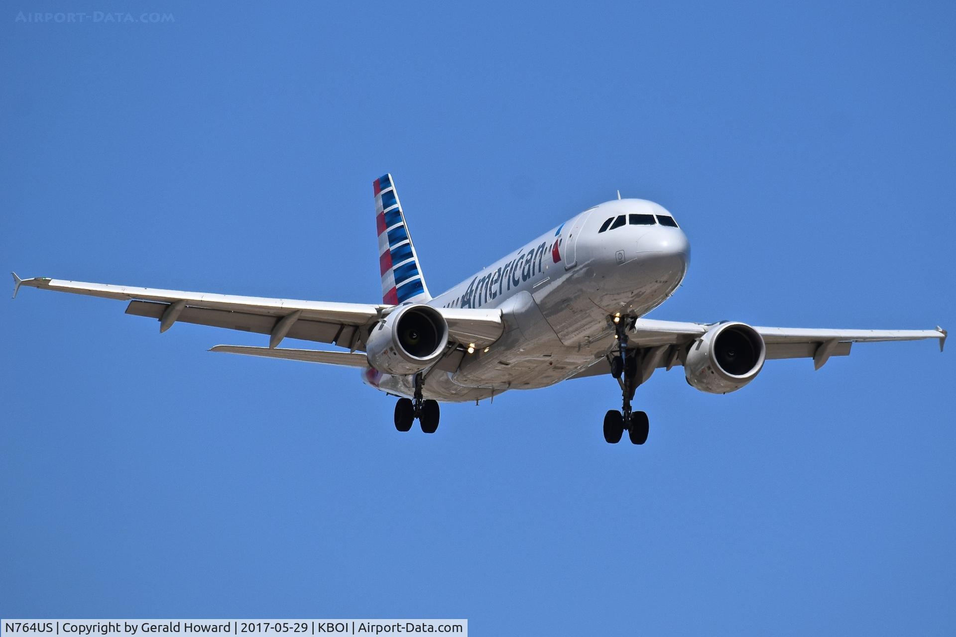 N764US, 2000 Airbus A319-112 C/N 1369, On approach for RWY 10L.