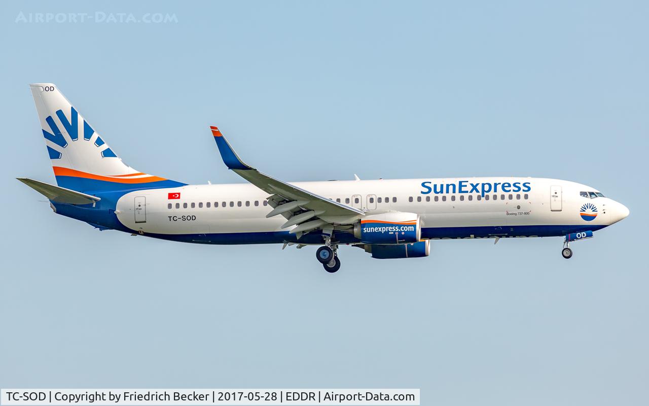 TC-SOD, 2017 Boeing 737-8HC C/N 61176, on final RW27