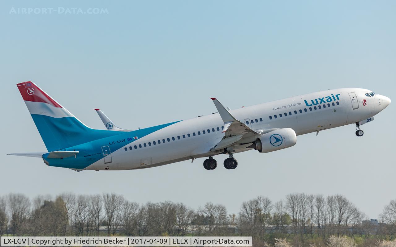 LX-LGV, 2013 Boeing 737-8C9 C/N 41190, departure via RW24