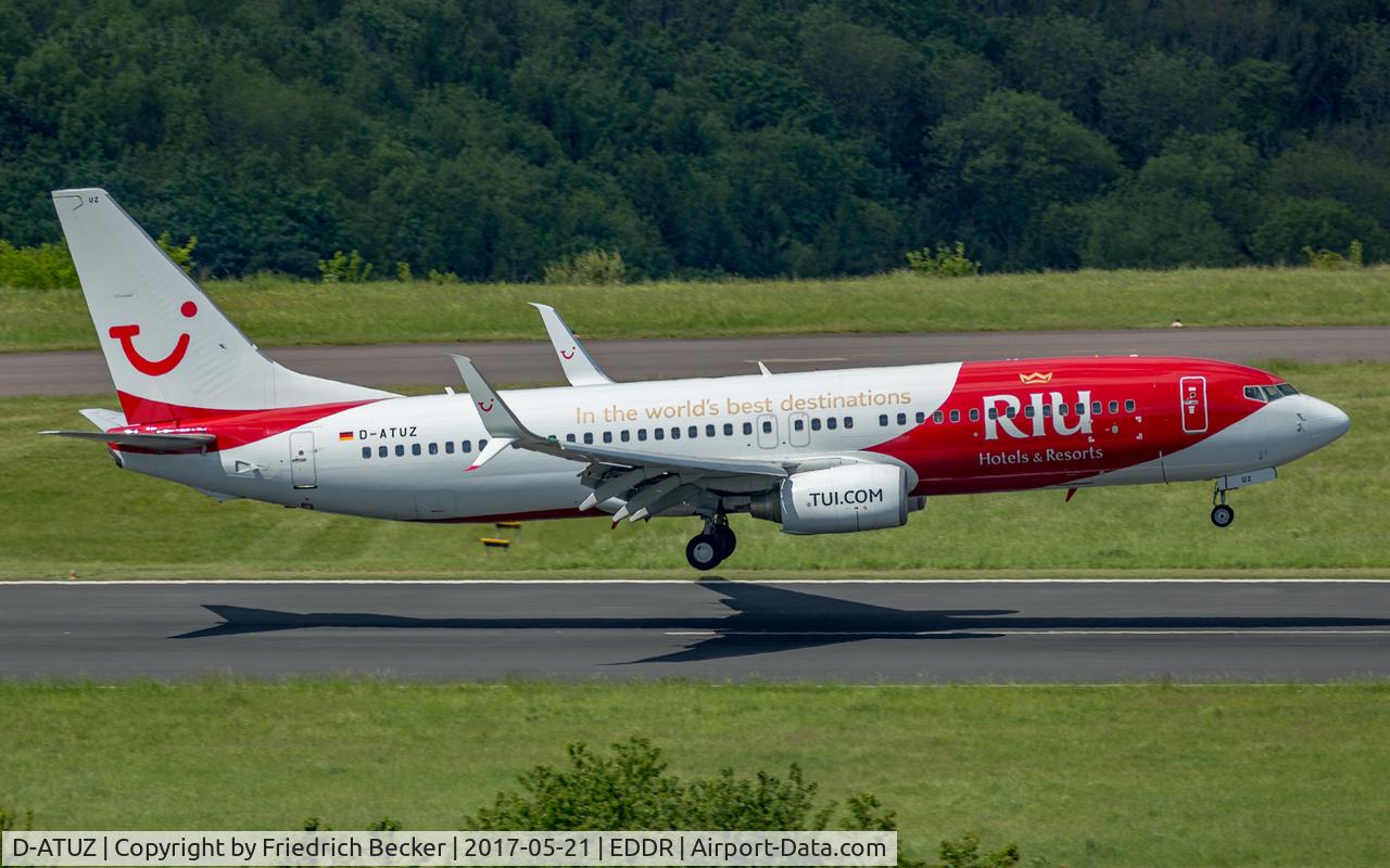 D-ATUZ, 2007 Boeing 737-8K5 C/N 34691, moments prior touchdown