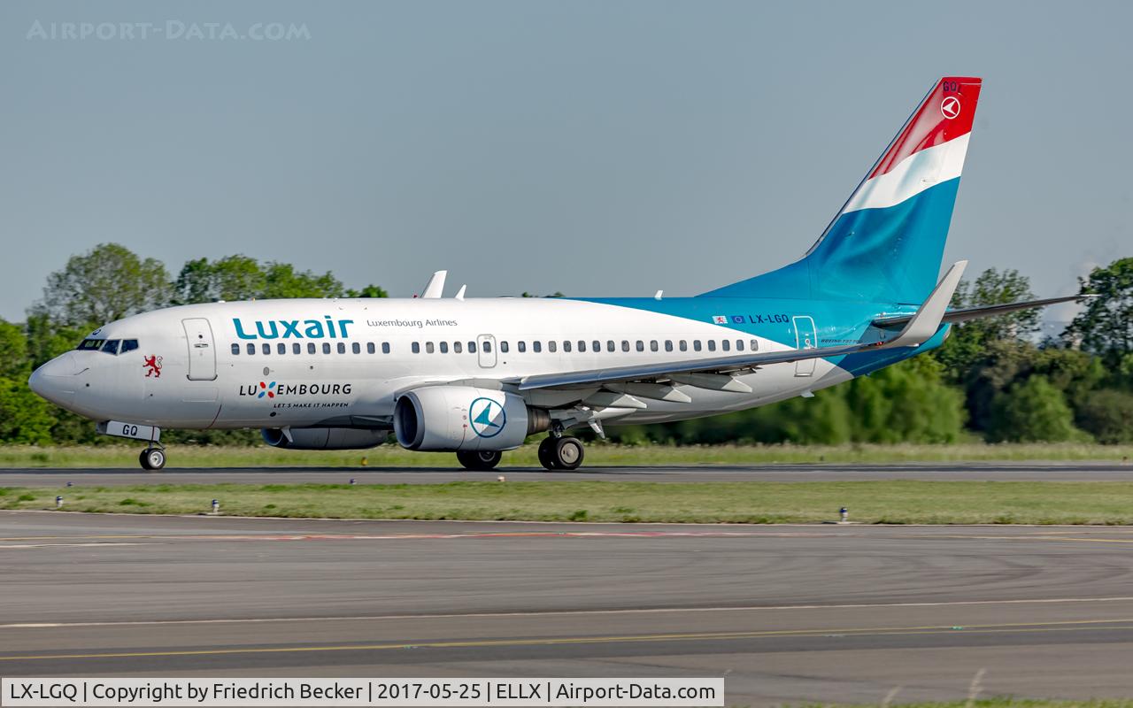 LX-LGQ, 2004 Boeing 737-7C9 C/N 33802, departure via RW06