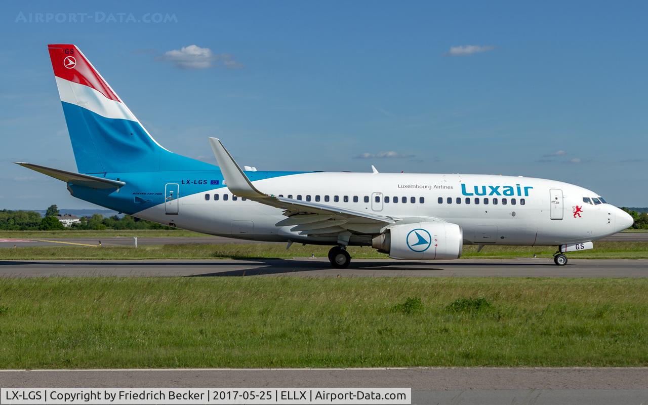 LX-LGS, 2005 Boeing 737-7C9 C/N 33956, taxying to the active
