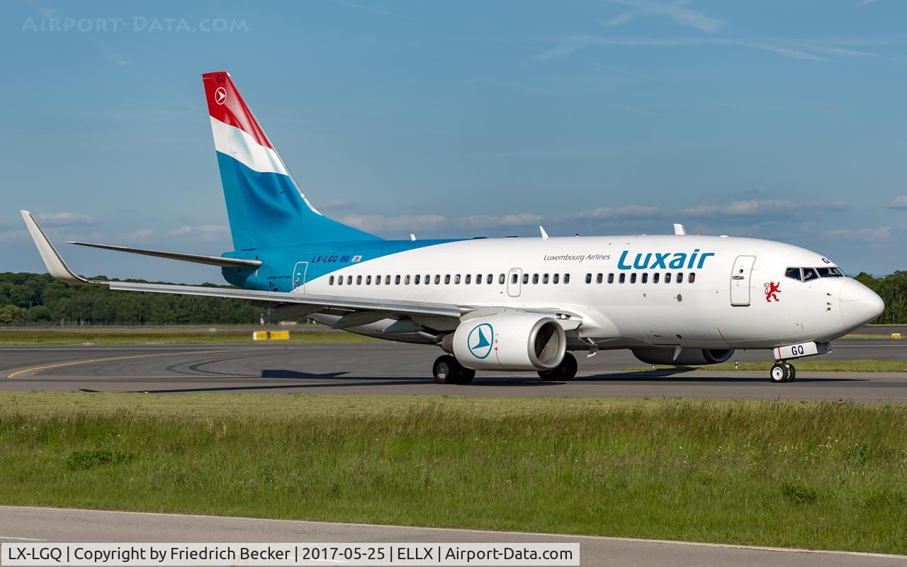 LX-LGQ, 2004 Boeing 737-7C9 C/N 33802, taxying to the active