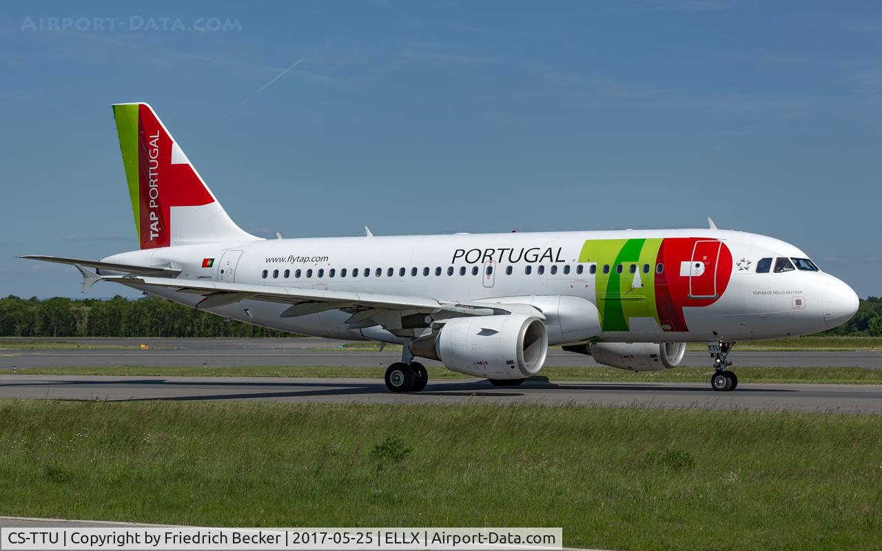 CS-TTU, 2002 Airbus A319-112 C/N 1668, taxying to the active