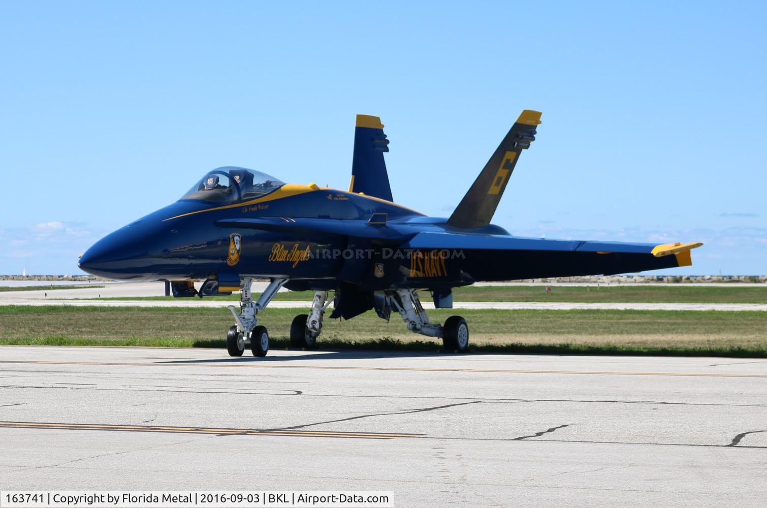 163741, 1989 McDonnell Douglas F/A-18C Hornet C/N 0812/C100, blue Angels