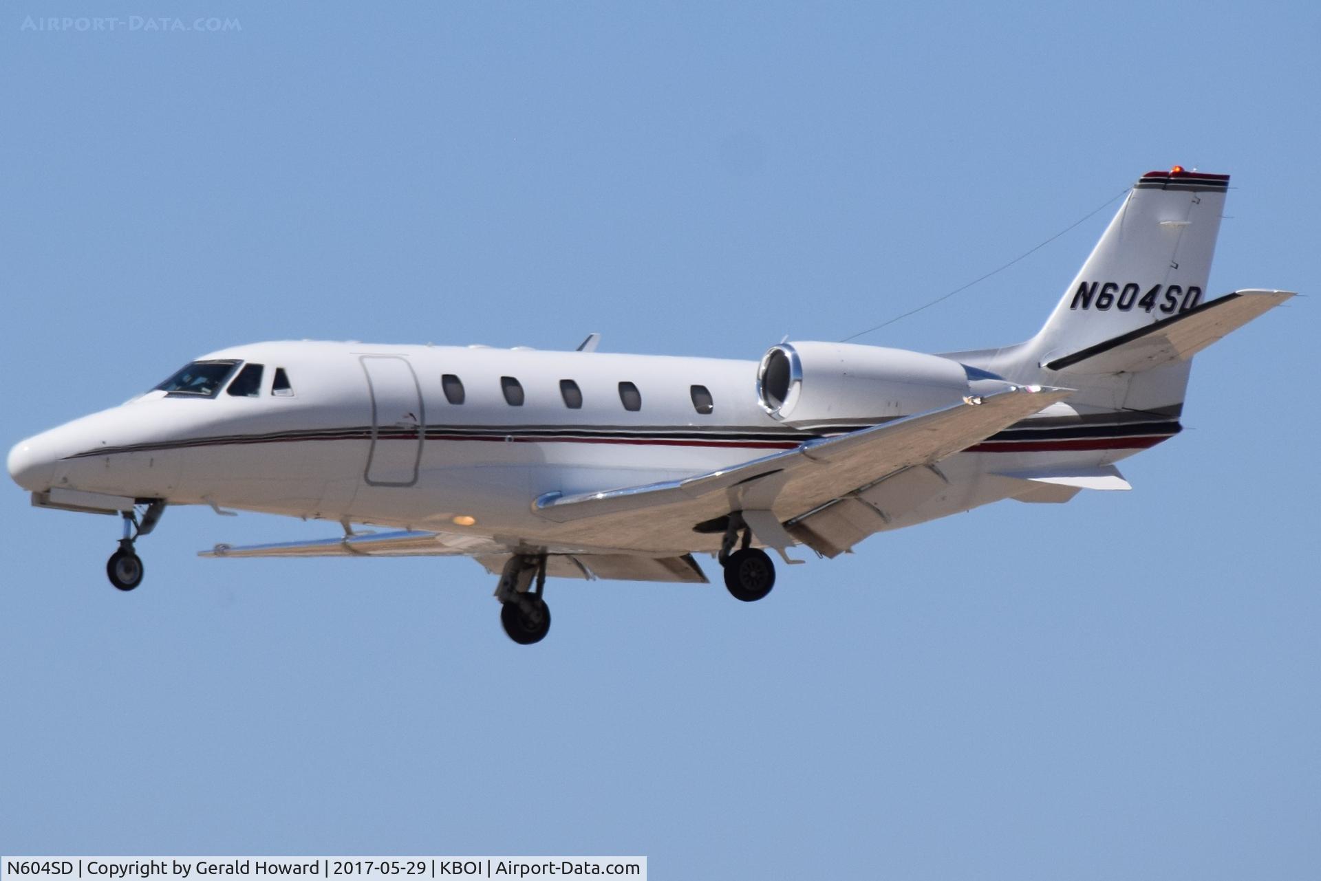 N604SD, 2001 Cessna 560XL Citation Excel C/N 560-5204, Landing RWY 10L.