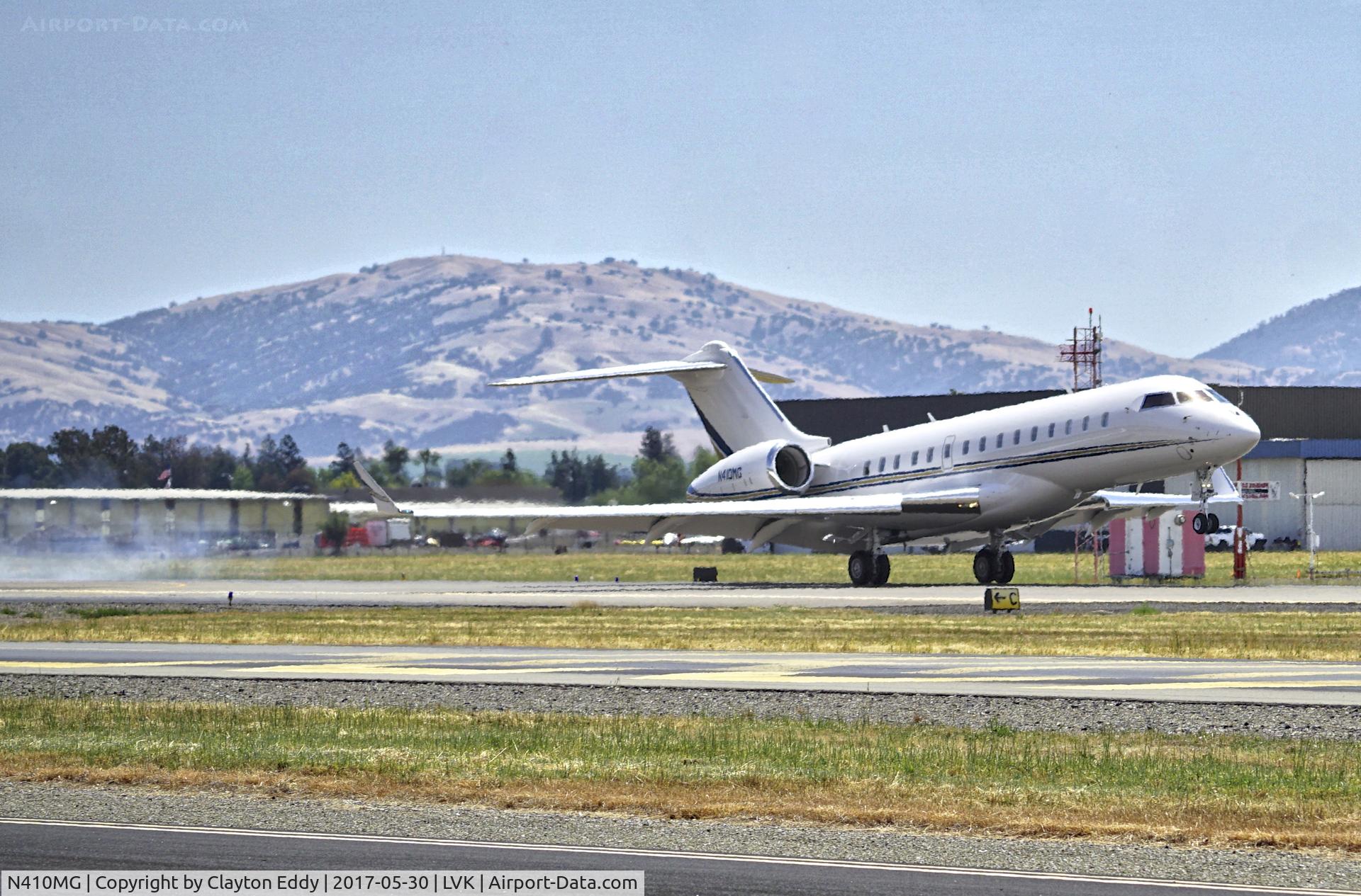 N410MG, 2015 Bombardier BD-700-1A10 Global Express C/N 9689, Livermore Airport California 2017.