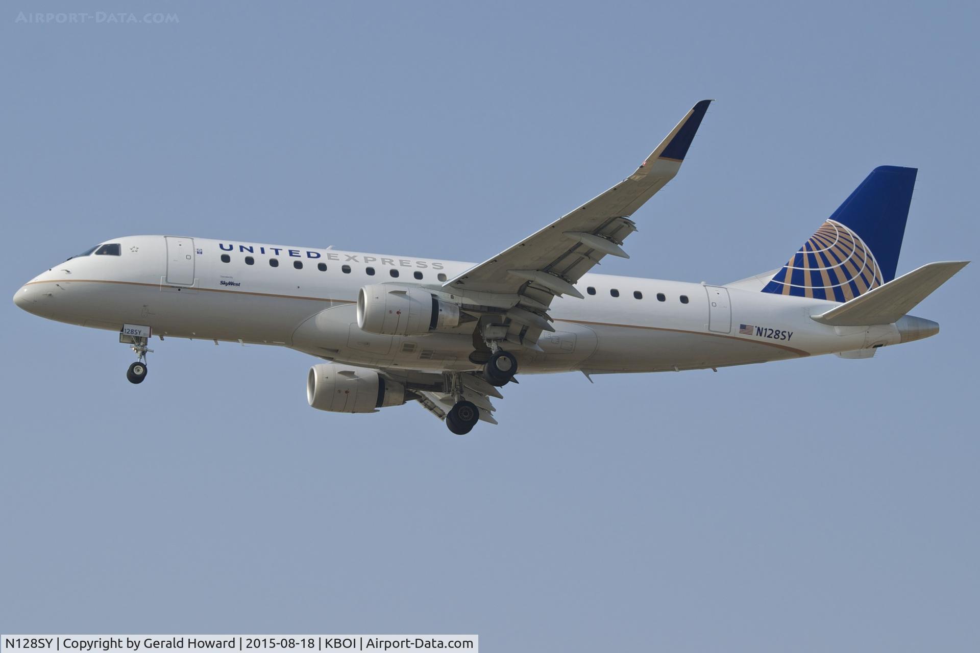 N128SY, 2014 Embraer 175LR (ERJ-170-200LR) C/N 17000445, Landing RWY 10L.