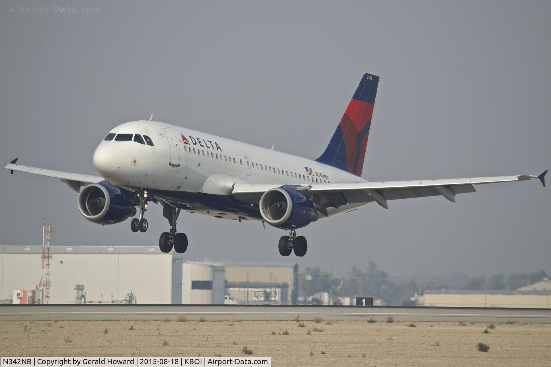 N342NB, 2002 Airbus A319-114 C/N 1746, Landing RWY 10L.