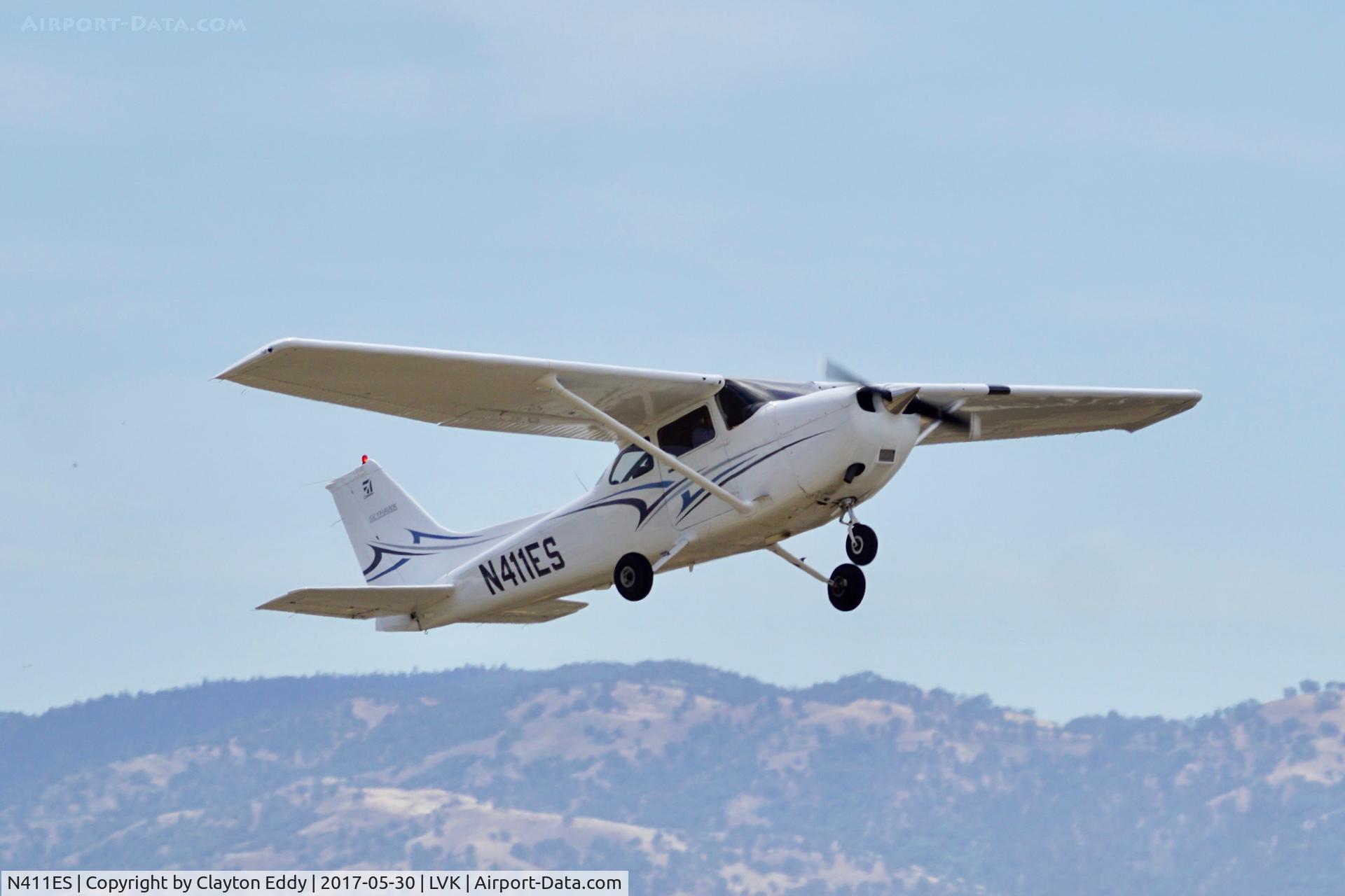 N411ES, 1997 Cessna 172R C/N 17280223, Livermore Airport California 2017.