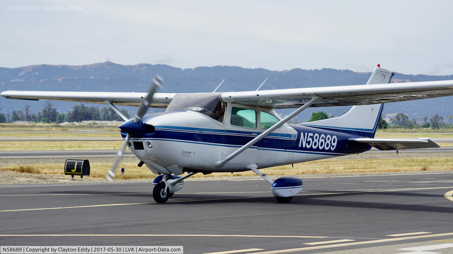 N58689, 1973 Cessna 182P Skylane C/N 18262237, Livermore Airport California 2017.