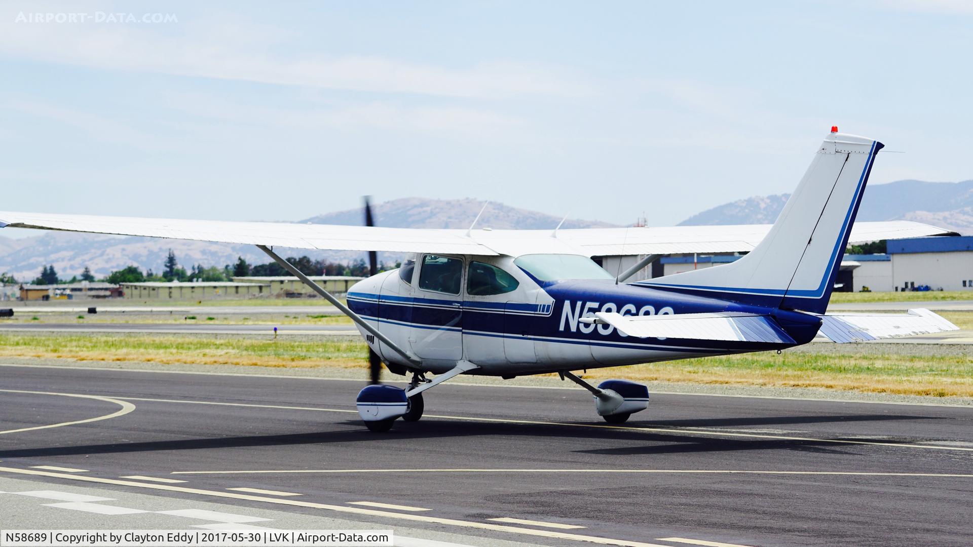 N58689, 1973 Cessna 182P Skylane C/N 18262237, Livermore Airport California 2017.