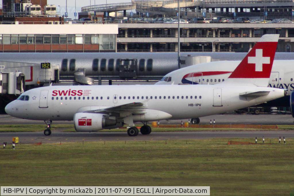 HB-IPV, 1996 Airbus A319-112 C/N 578, Taxiing