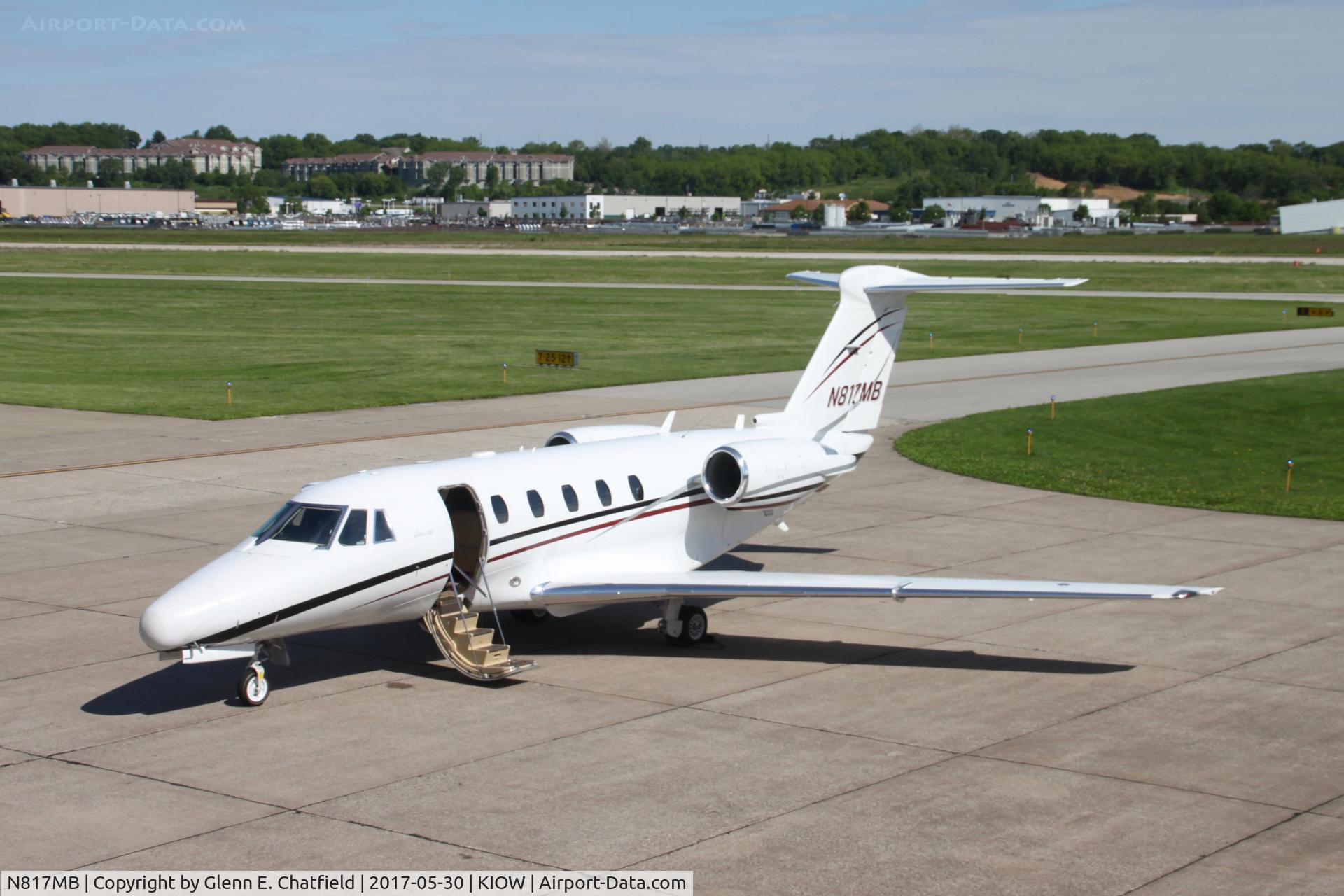 N817MB, 1993 Cessna 650 Citation III C/N 650-7012, Awaiting passengers