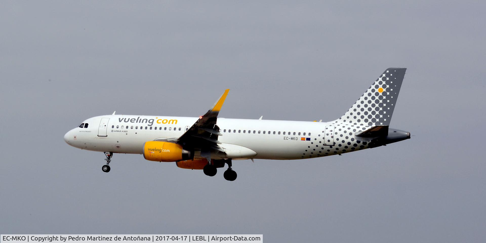 EC-MKO, 2016 Airbus A320-232 C/N 7028, El Prat  -  Barcelona  -  España