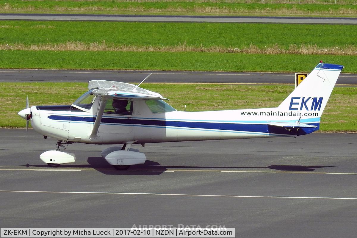 ZK-EKM, Cessna 152 C/N 15280954, At Dunedin