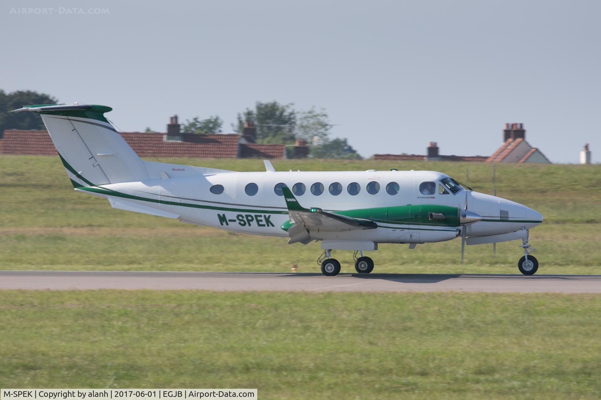 M-SPEK, 2013 Beech B300 (B350i) King Air King Air C/N FL-959, Rolling out after arrival, Guernsey