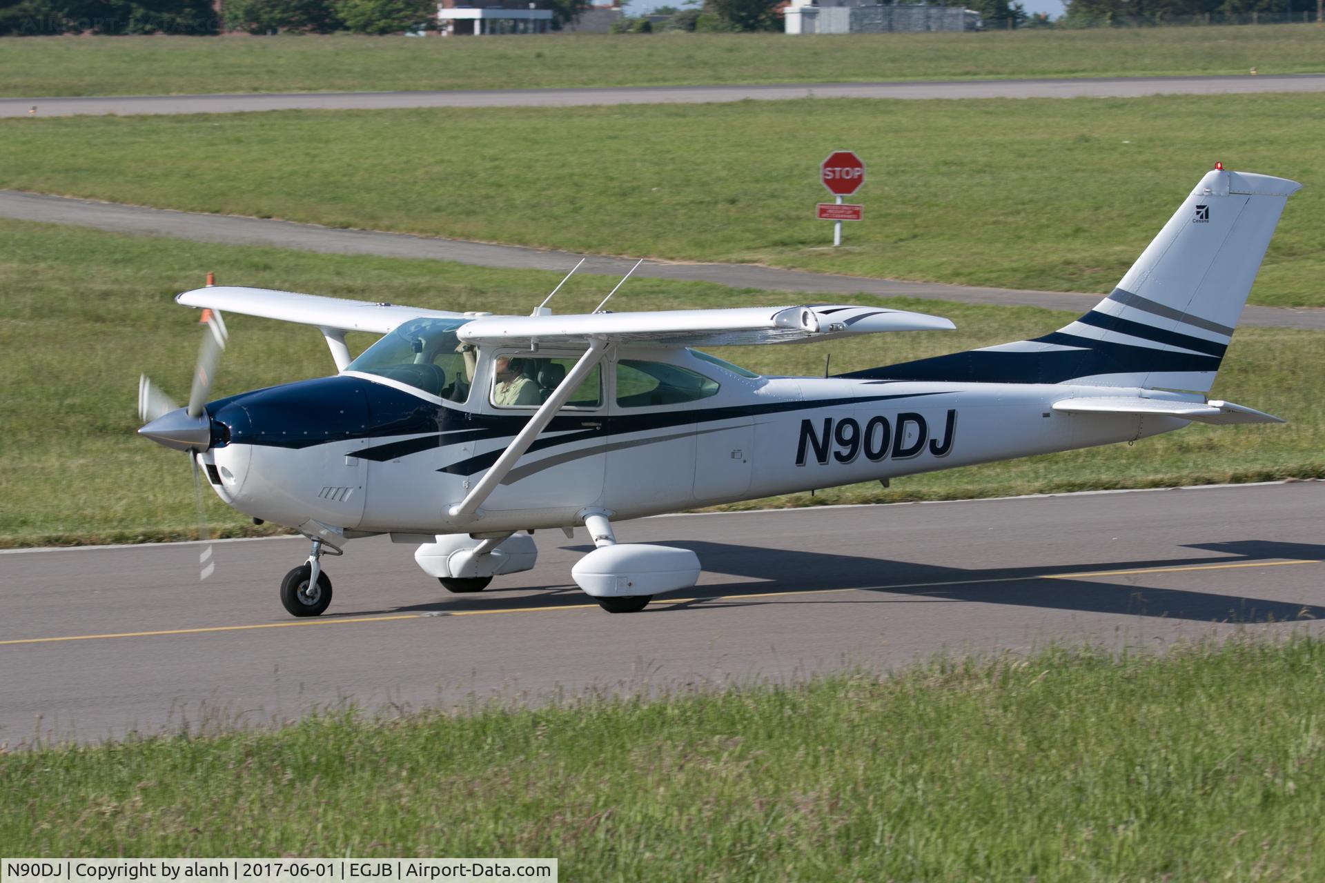 N90DJ, 1979 Reims F182Q C/N 0091, taxying for departure, Guernsey