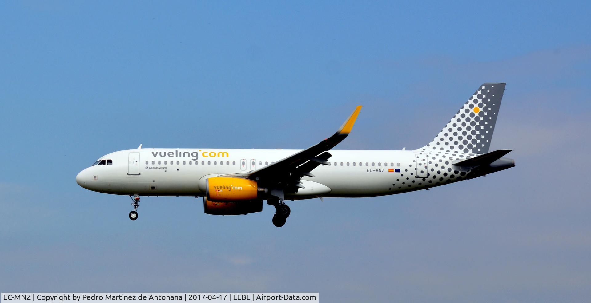 EC-MNZ, 2016 Airbus A320-232 C/N 7351, El Prat  -  Barcelona  -  España