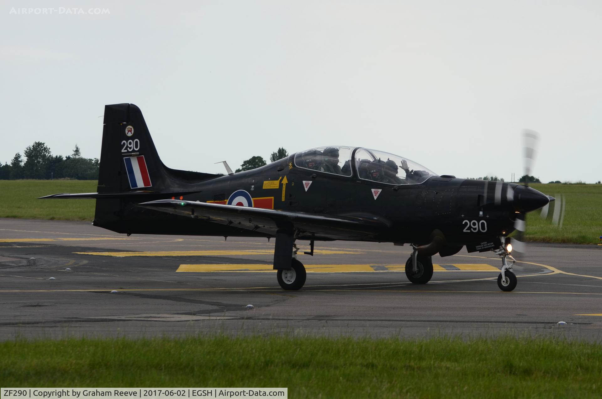 ZF290, 1991 Short S-312 Tucano T1 C/N S088/T61, Departing from Norwich.