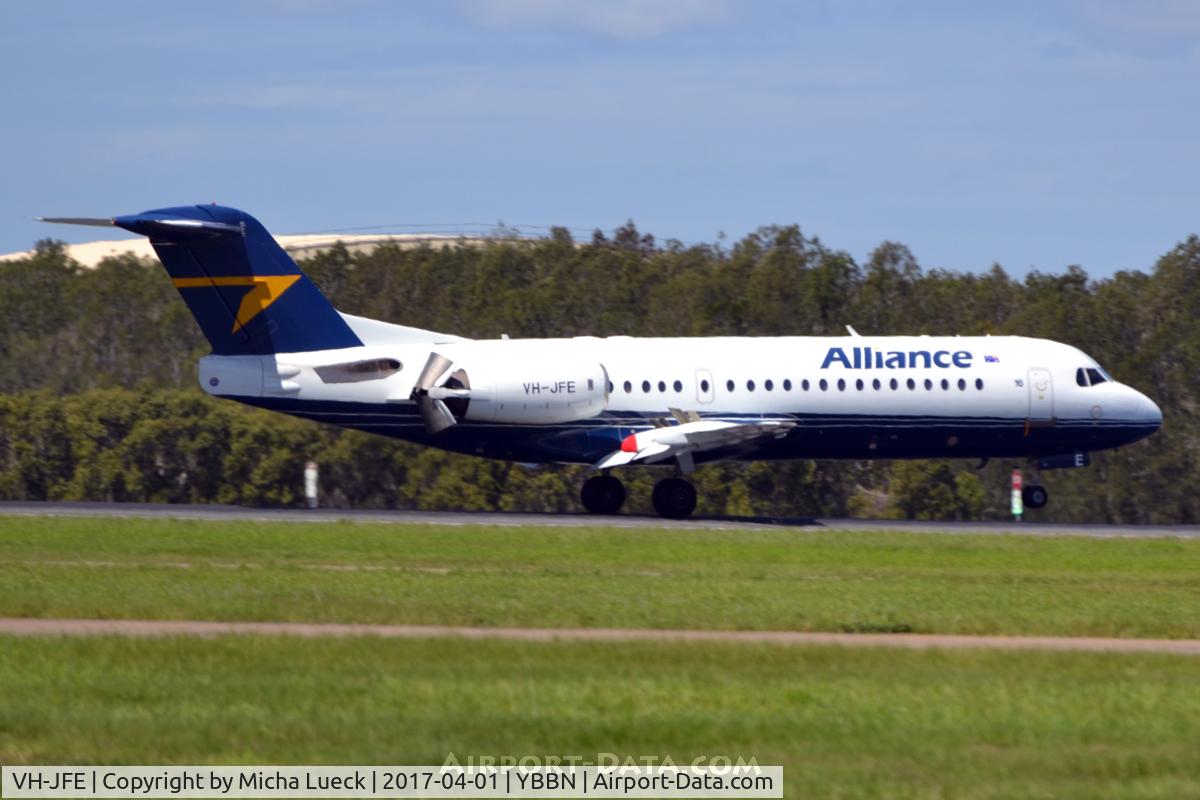 VH-JFE, 1995 Fokker 70 (F-28-0070) C/N 11545, Thrust reversers deployed