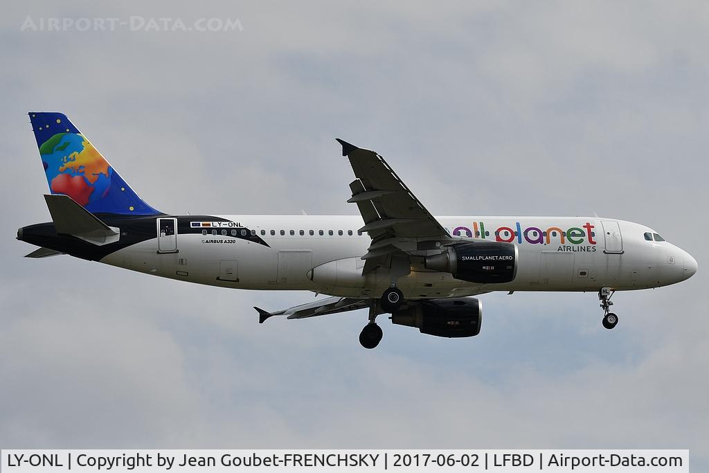 LY-ONL, 2010 Airbus A320-214 C/N 4489, Small Planet Airlines S56156 from Palerme landing runway 23