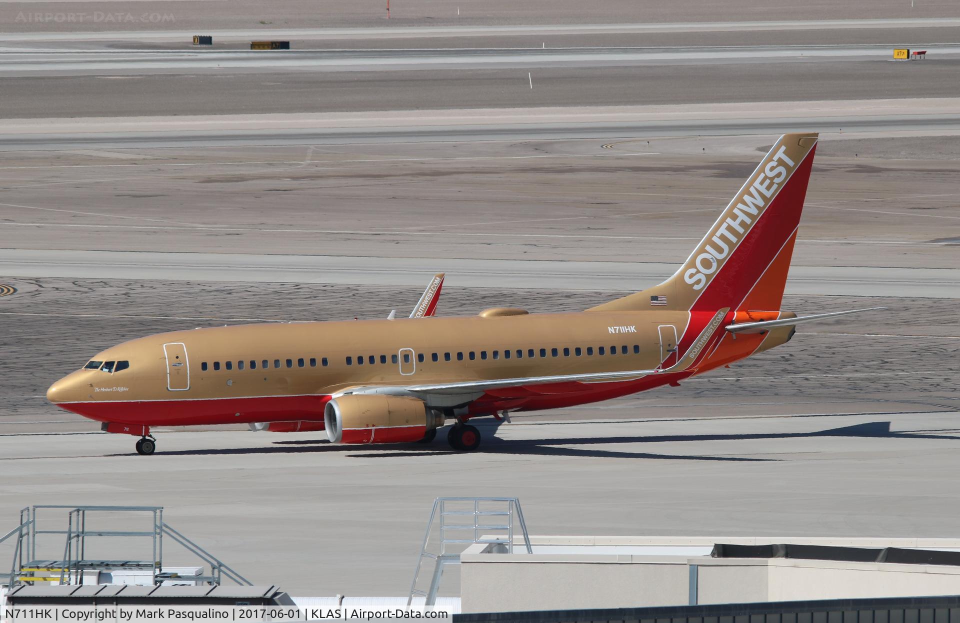 N711HK, 1998 Boeing 737-7H4 C/N 27845, Boeing 737-700