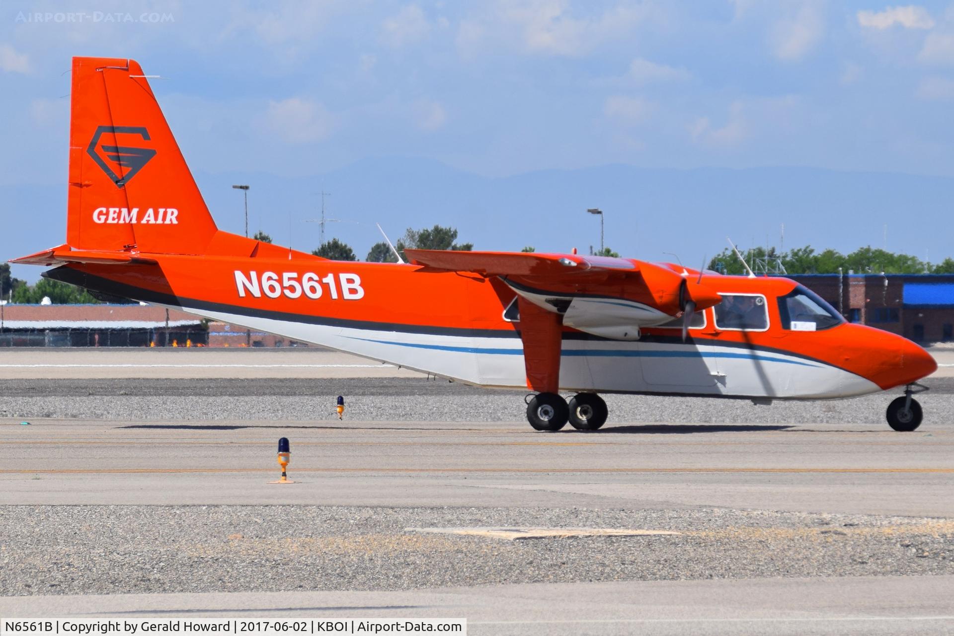 N6561B, 1976 Britten-Norman BN-2A-20 Islander C/N 520, Turning off RWY 28R. for parking.