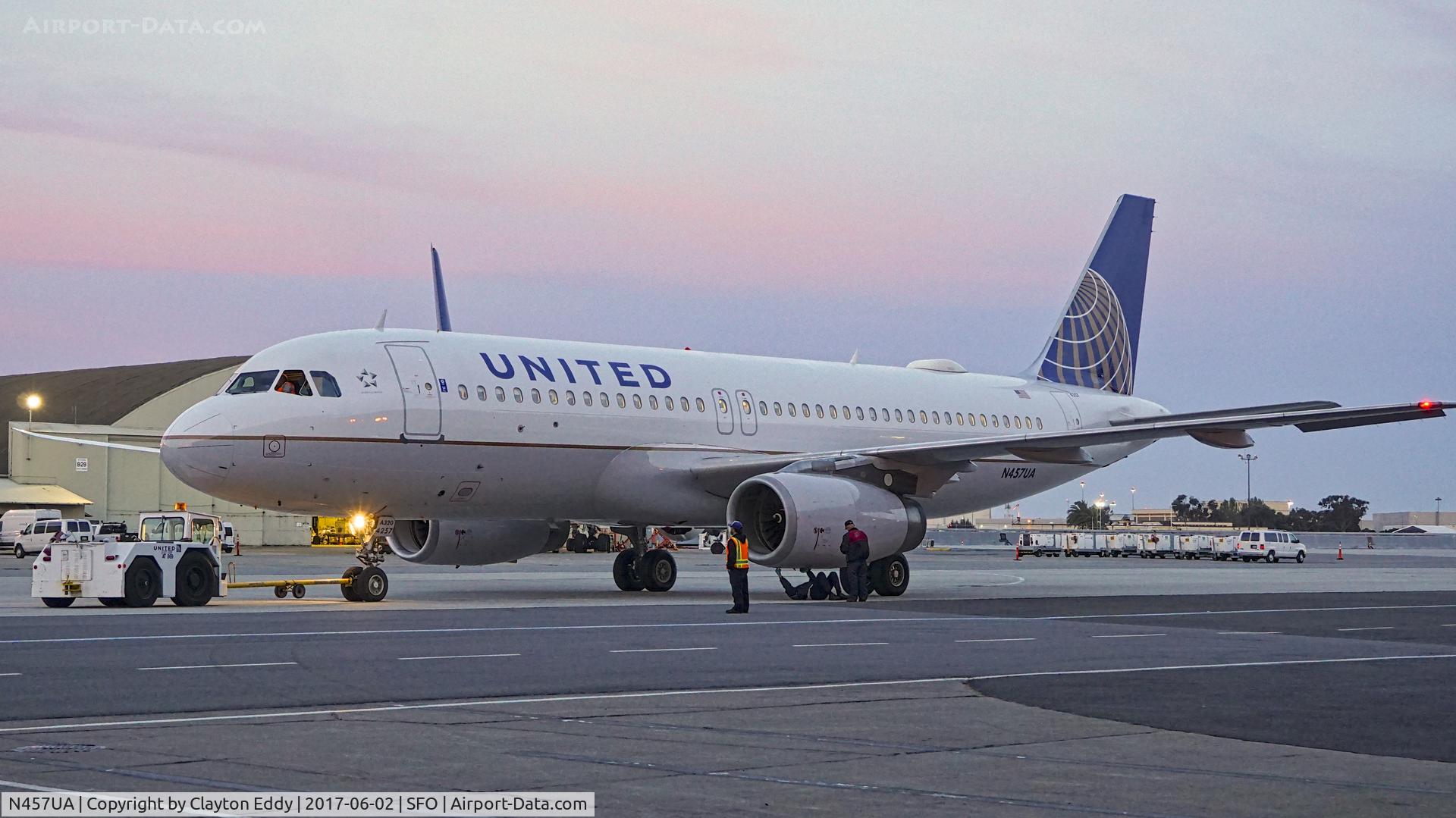 N457UA, 1999 Airbus A320-232 C/N 1146, Cows coming home for the night. SFO. 2017.