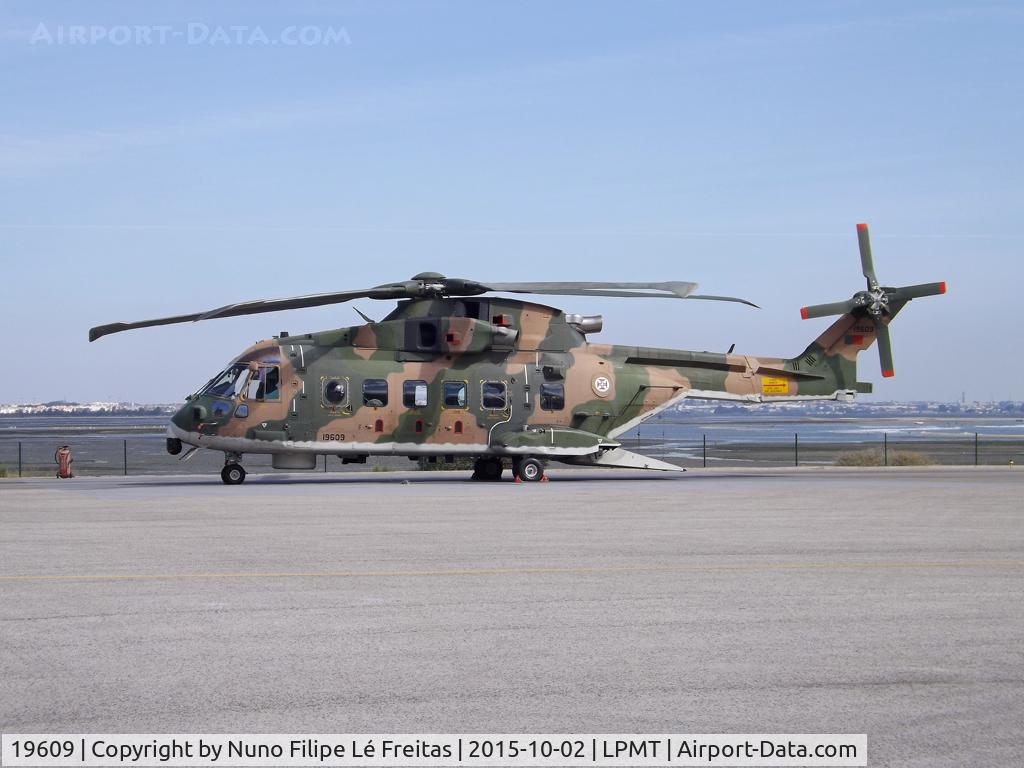 19609, 2006 AgustaWestland EH-101 Merlin Mk.516 C/N 50122, At the ramp. SQN 751.