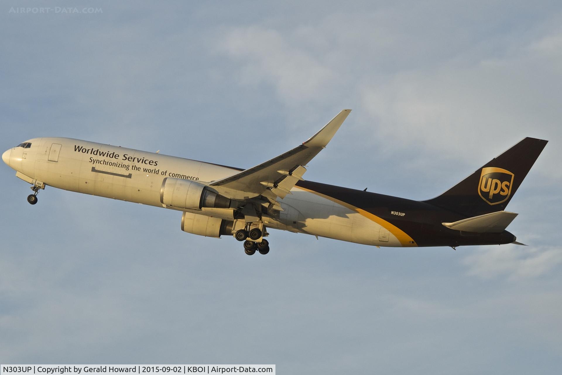 N303UP, 1995 Boeing 767-34AF C/N 27241, Departing BOI.