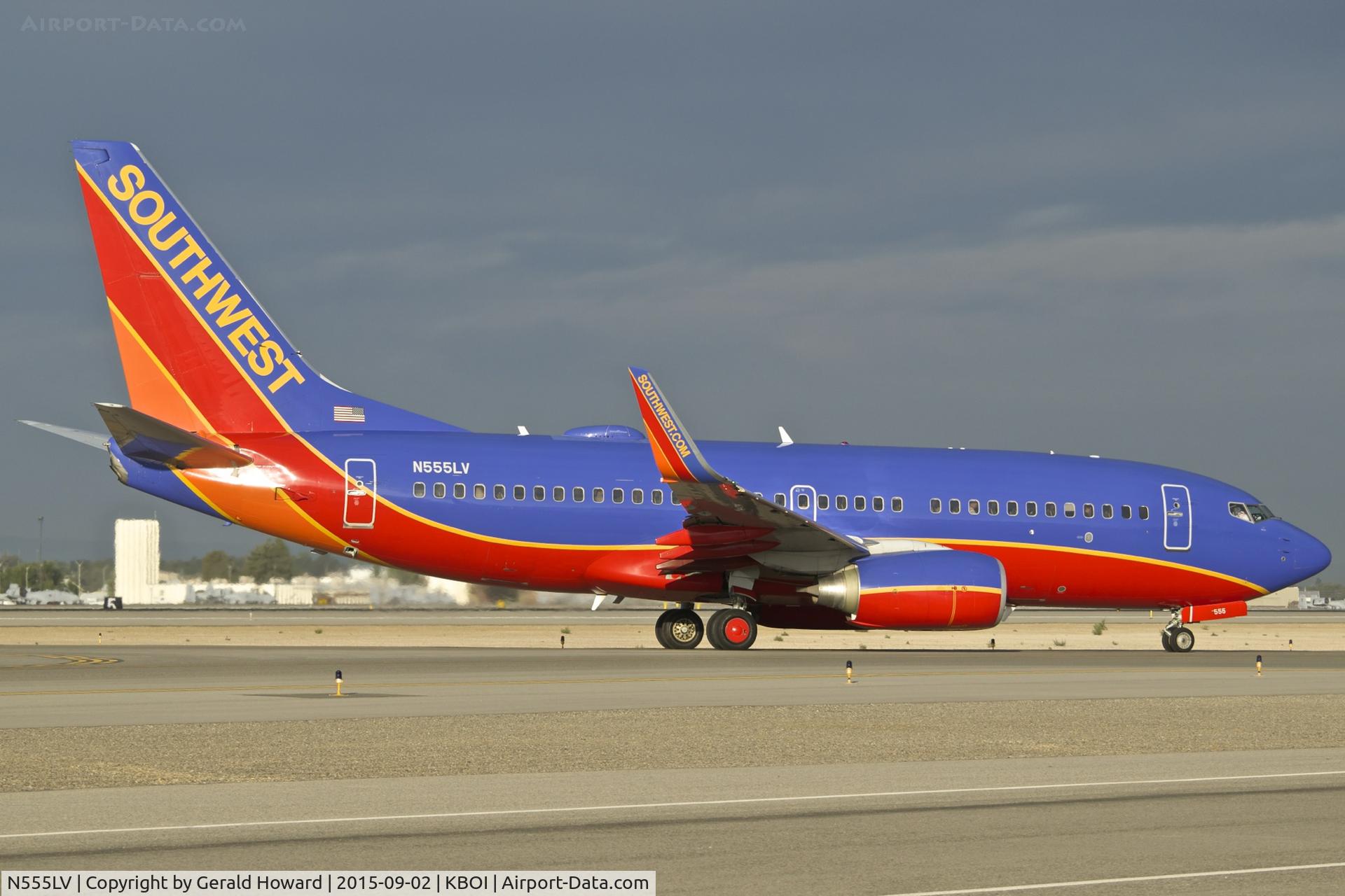 N555LV, 2011 Boeing 737-7BD C/N 36726, Turning off RWY 10L for the ramp.