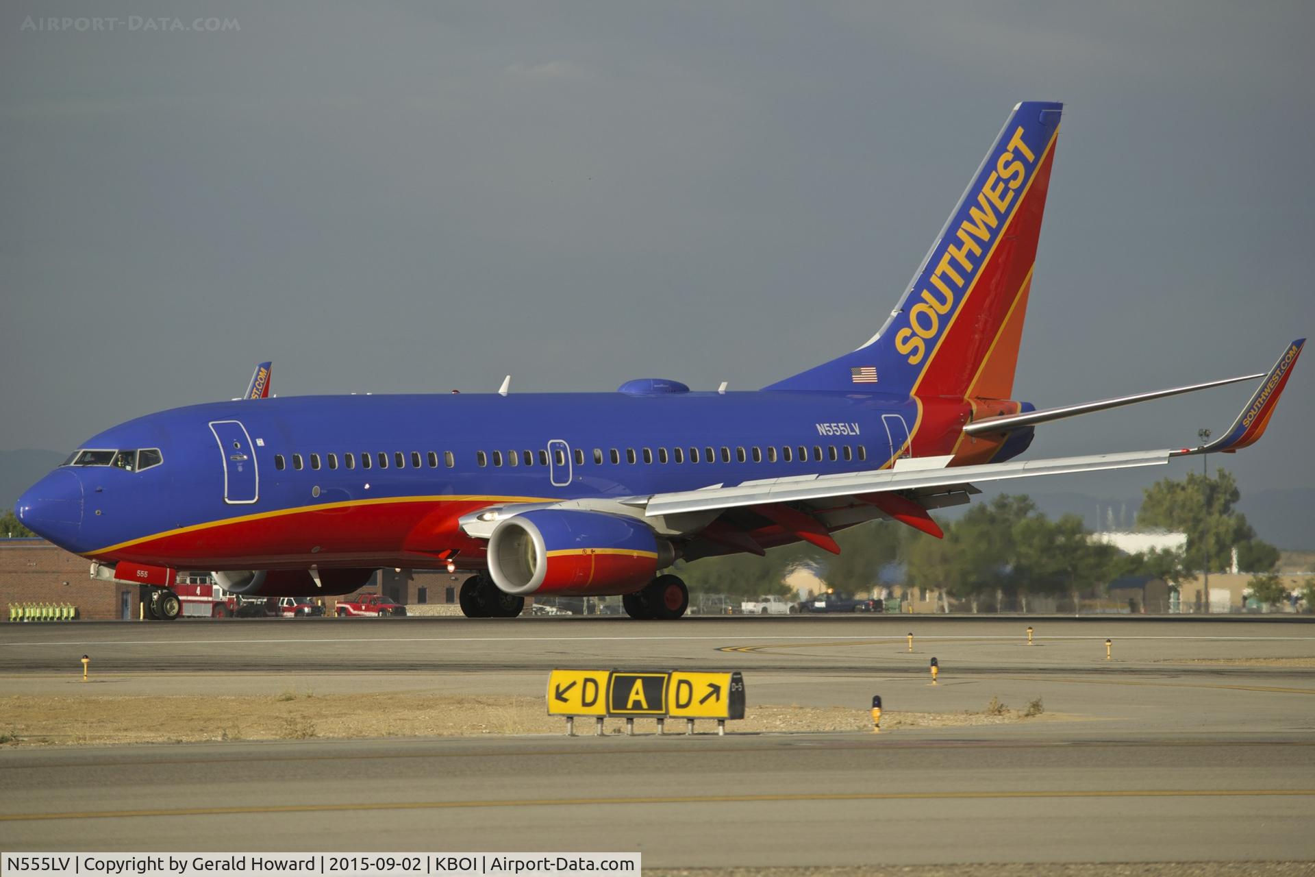 N555LV, 2011 Boeing 737-7BD C/N 36726, Landing roll out on RWY 10L.